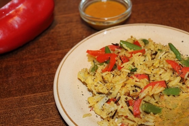 Biryani with vegetables and curry sauce