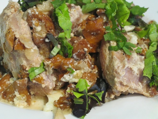 Курица с лисичками