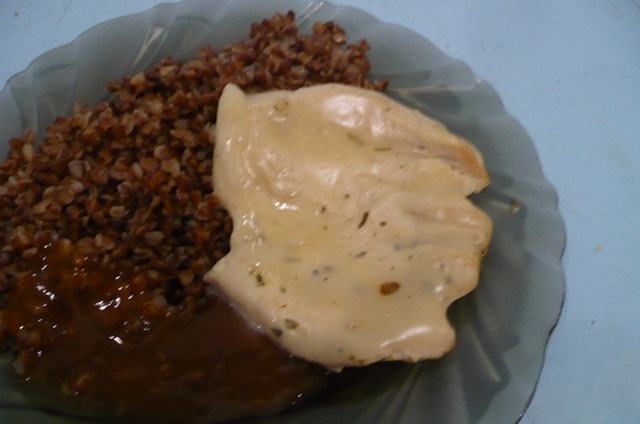 Куриная грудка в молочном соусе