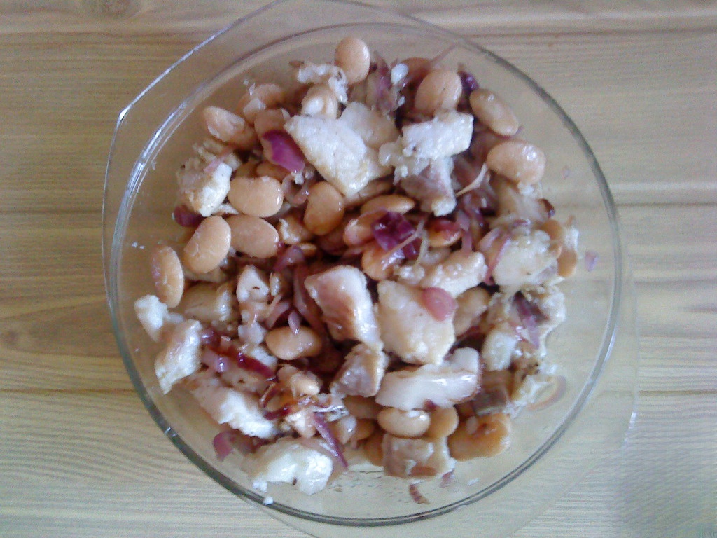 Закуска с морским языком и фасолью