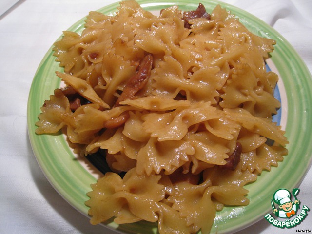 Farfalle with honey chicken