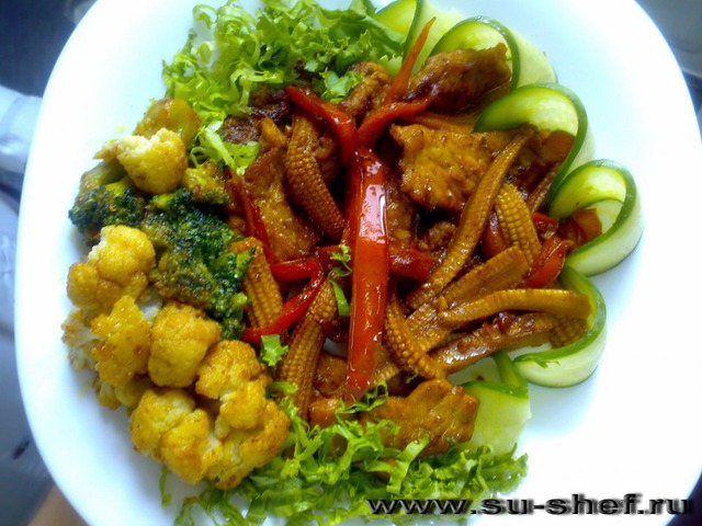 Корейка с тушеными овощами