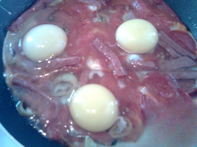 Scrambled eggs with tomatoes