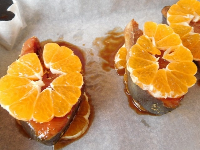 Baked salmon with Mandarin oranges