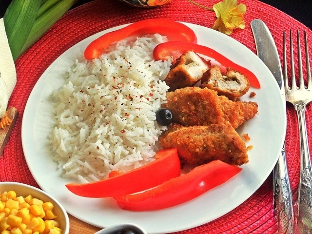 Рис с куриными рулетиками