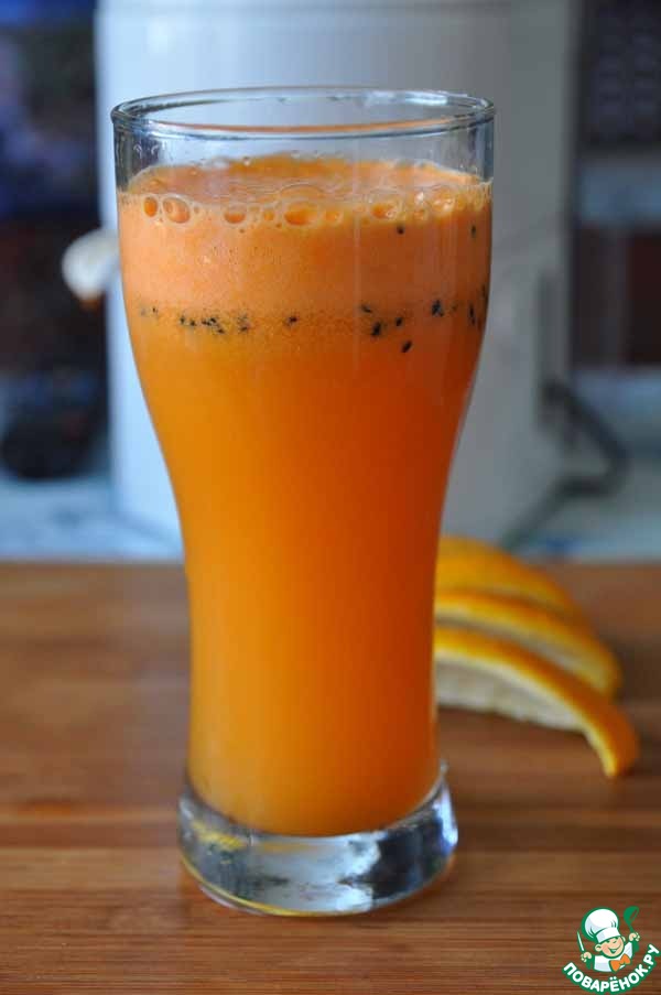 Orange-carrot juice with black sesame seeds