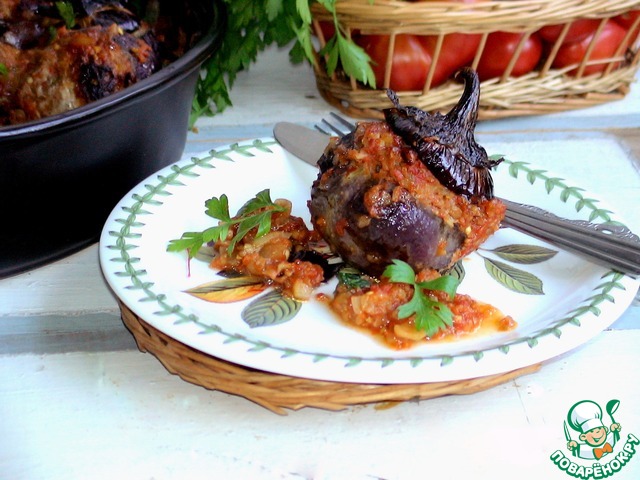 Baked stuffed eggplant in tomato sauce