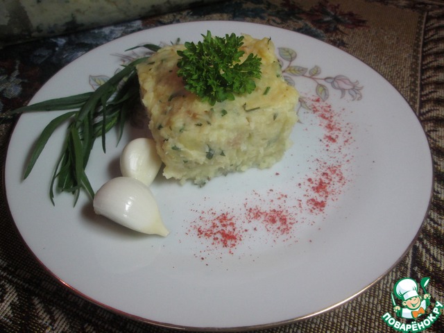 Запеченное пюре с паприкой и сметаной