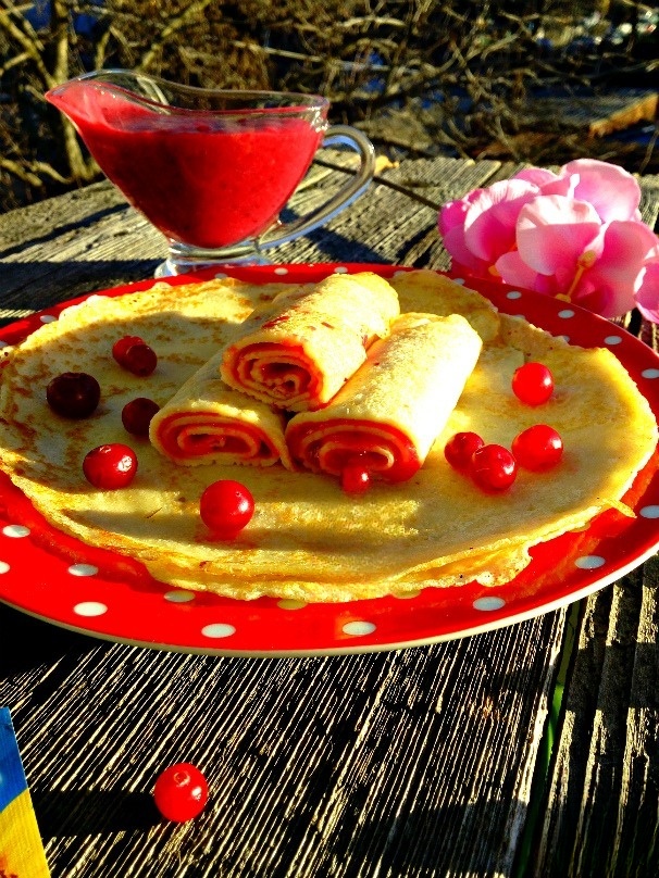 Pancakes with cranberry curd