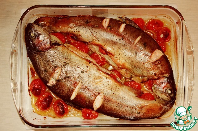 Trout marinated in white wine, baked with cherry tomatoes