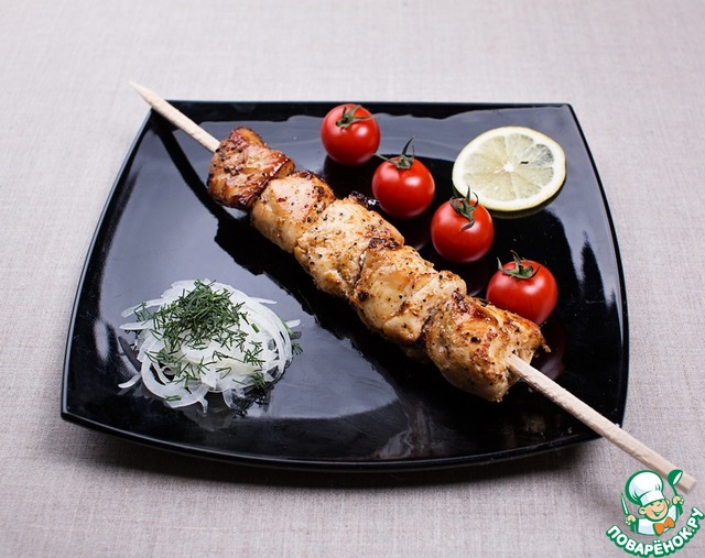 Chicken kebab in garlic-onion marinade