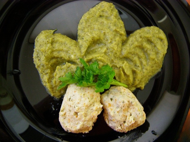 Steam meatballs with mashed vegetables