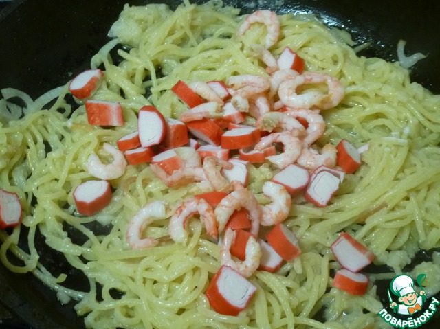 Spaghetti with wine sauce and crab sticks