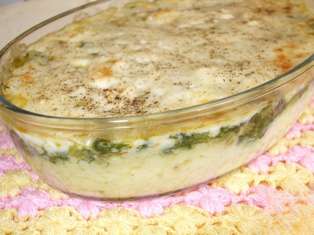 Картофельно-шпинатный гратен под соусом бешамель