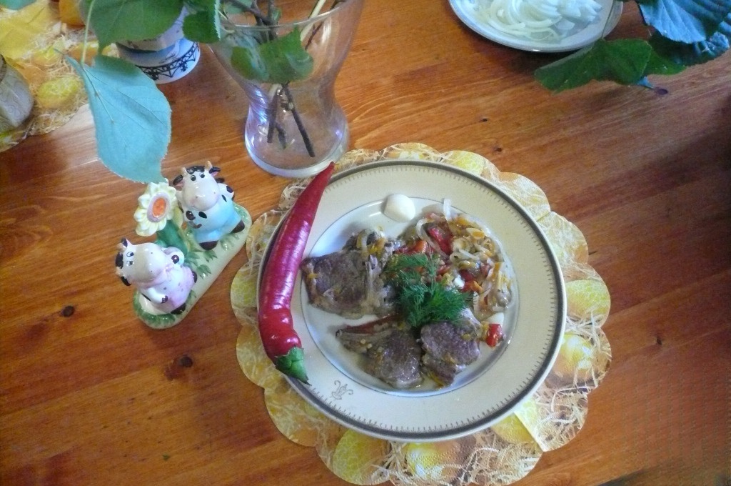 Tender lamb with mushrooms and bell peppers
