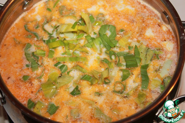 Сырный суп с форелью и шпинатом