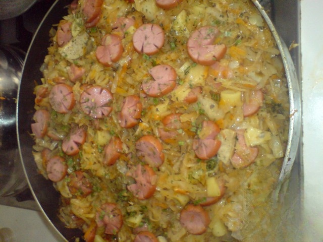 The stew with sausages and pasta