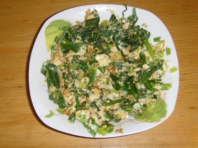 Fried leek with eggs