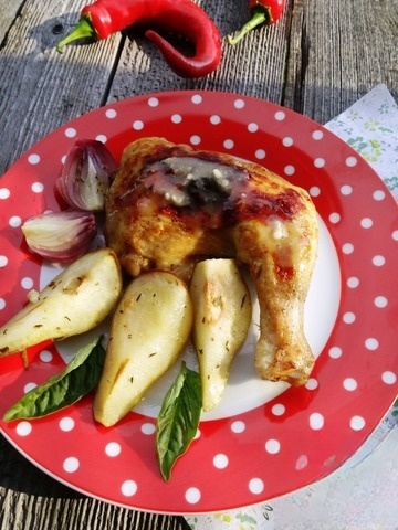 Курица, запеченная с грушей