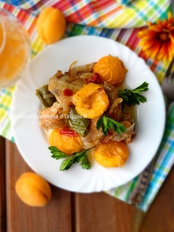 Куриные крылья с абрикосами