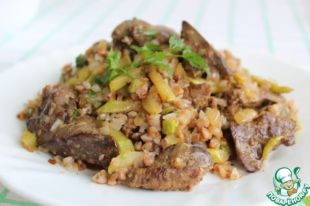 Aromatic chicken livers with zucchini