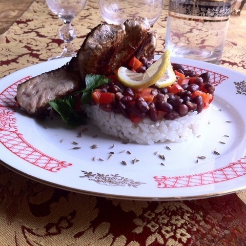 Корейка с фасолью и рисом