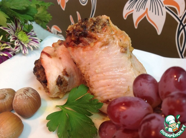 Barrels of Turkey with grapes and nuts