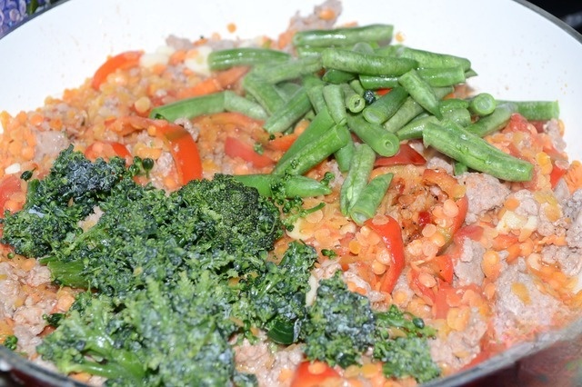 Lentils with vegetables and curry paste in the 
