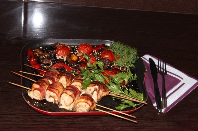 Куриная грудка в беконе