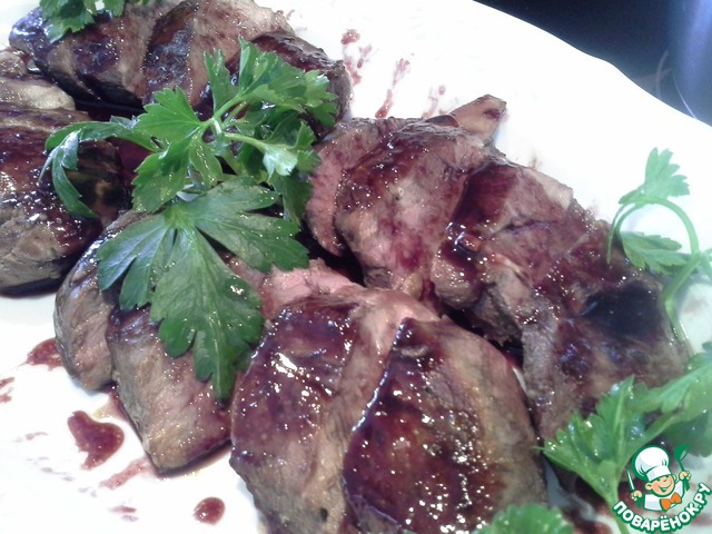 Breast of duck with sauce of black currant