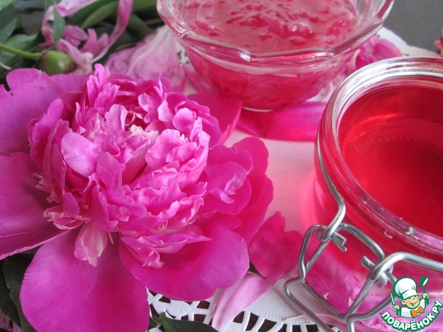 Jam of the petals of peony