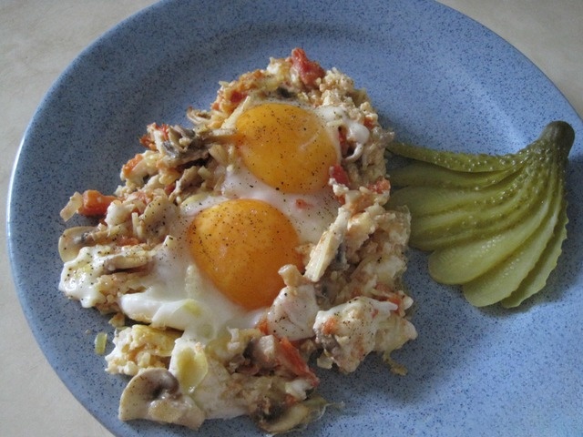 Scrambled eggs with mushrooms