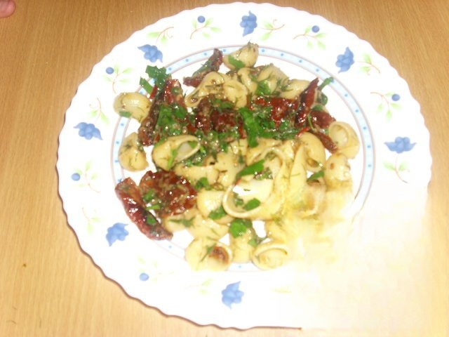 Chile pasta with sun-dried tomatoes