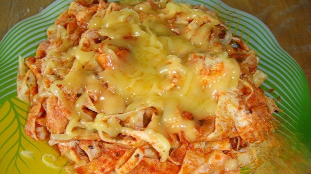 Omelette with tomatoes and grated cheese