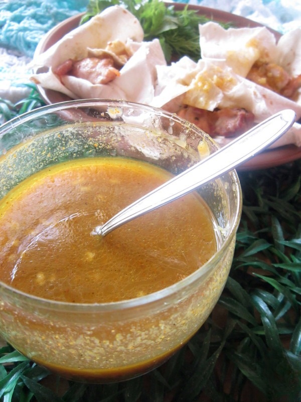 Яблочно-изюмный соус