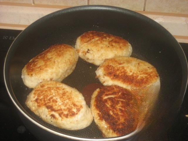 Chicken cutlets with stuffing