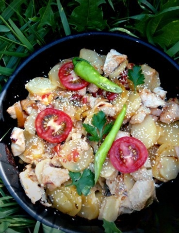 Куриное филе, запеченное с овощами