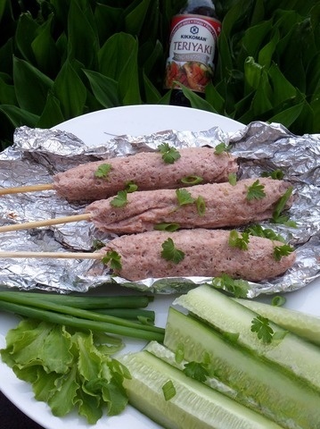 Колбаски на шпажках 