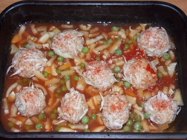 Meatballs with millet and vegetables