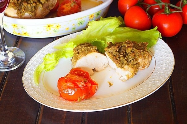 Куриное филе под хрустящей корочкой с помидорами