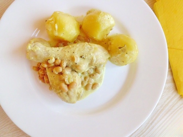 Куриная голень с картофелем и фасолью