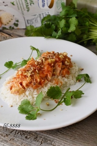 Куриное филе в томатном соусе с грецкими орехами