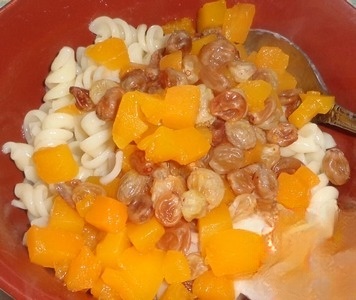 Sweet pasta with pumpkin and raisins 