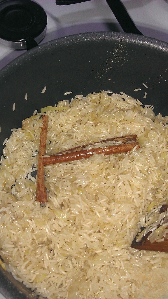 Rice with pomegranate and cinnamon