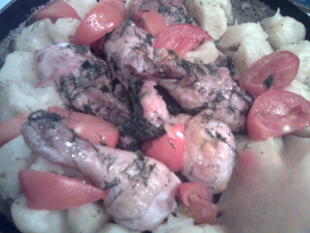 Browned chicken legs with potatoes and tomatoes