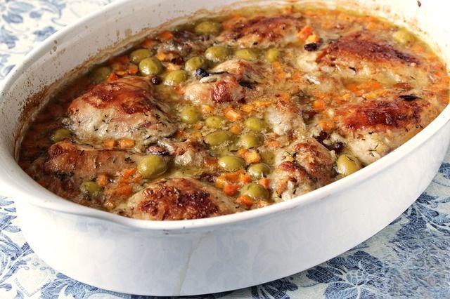 Braised chicken with olives and beans