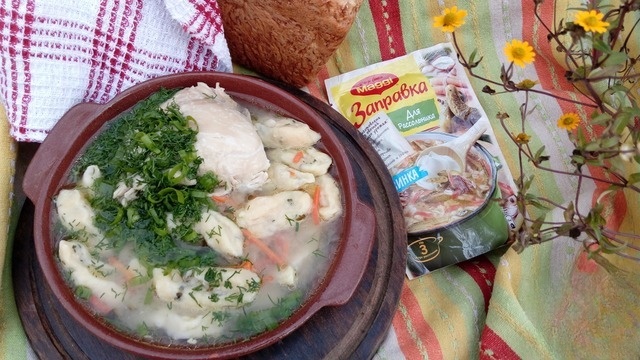 Chicken with dumplings in soup