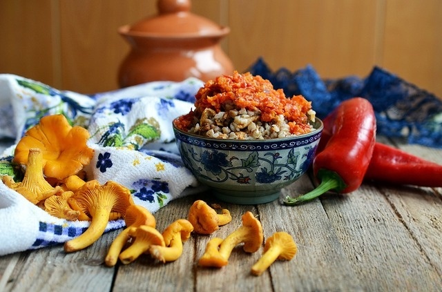 Buckwheat with chanterelles with vegetable sauce
