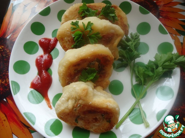 Potato roll with tomatoes and herbs