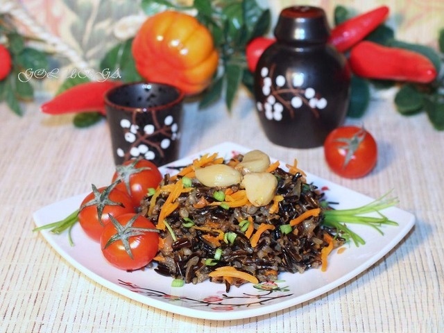 Rice with red onions